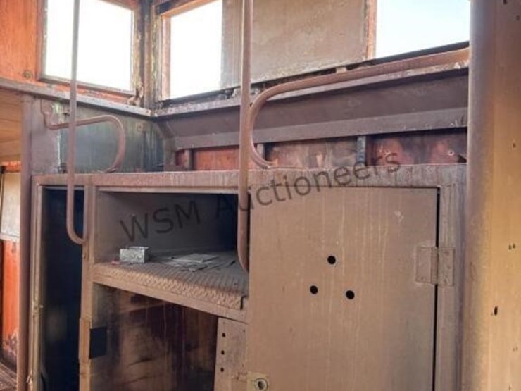 caboose-rail-car-w/-trucks-&-rail-section-image-19