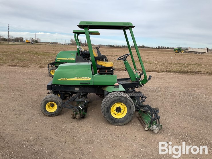 john-deere-3235b-image-4