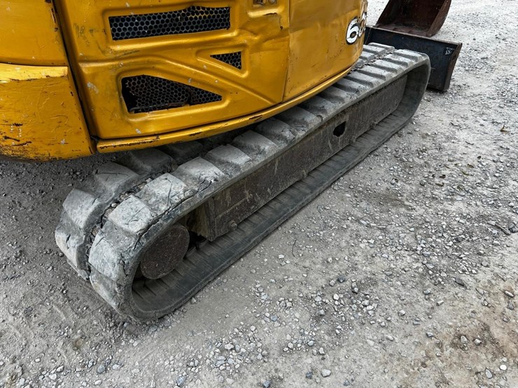 2010-john-deere-60d-image-22