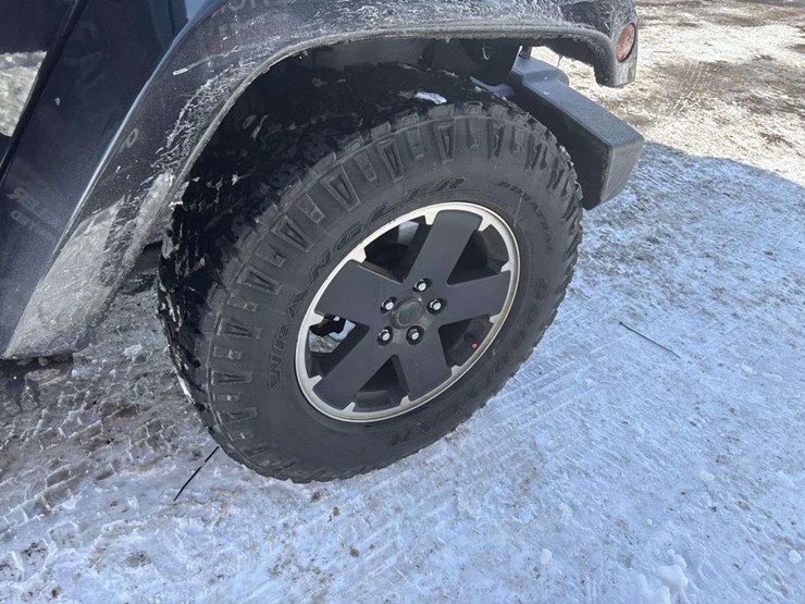 2012-jeep-wrangler-image-11