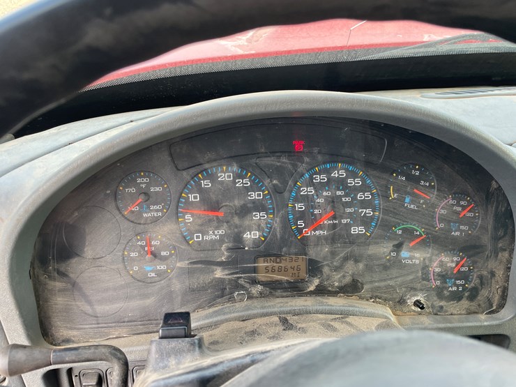 international-7400-image-32