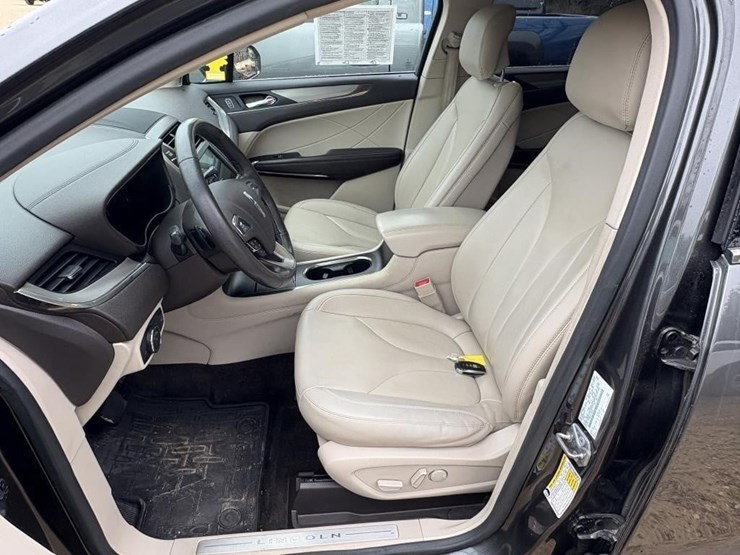 2017-lincoln-mkc-suv-image-9