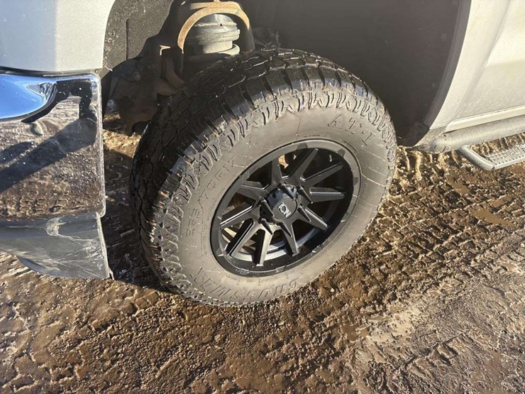 2017-chevrolet-1500-image-8