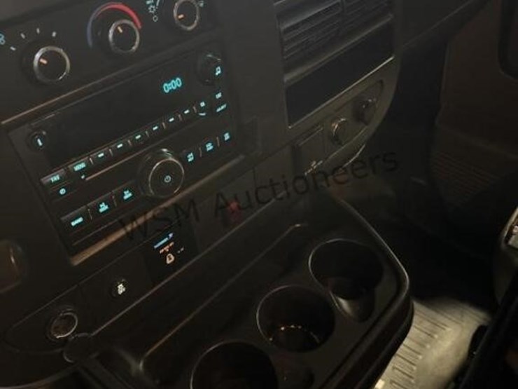 2015-chevrolet-express-2500-image-28