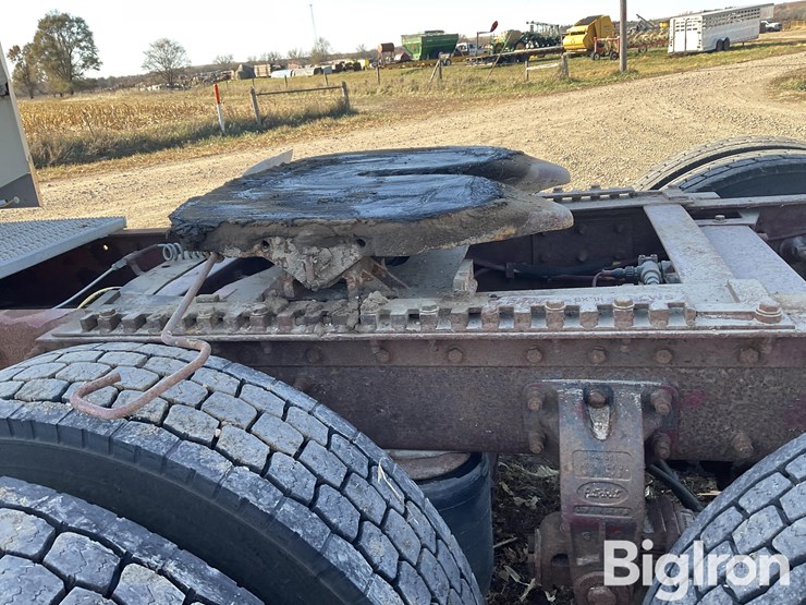 2005-peterbilt-379-image-12