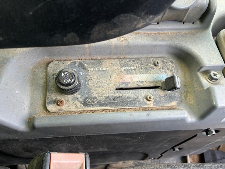 2021-kubota-svl97-2-image-21