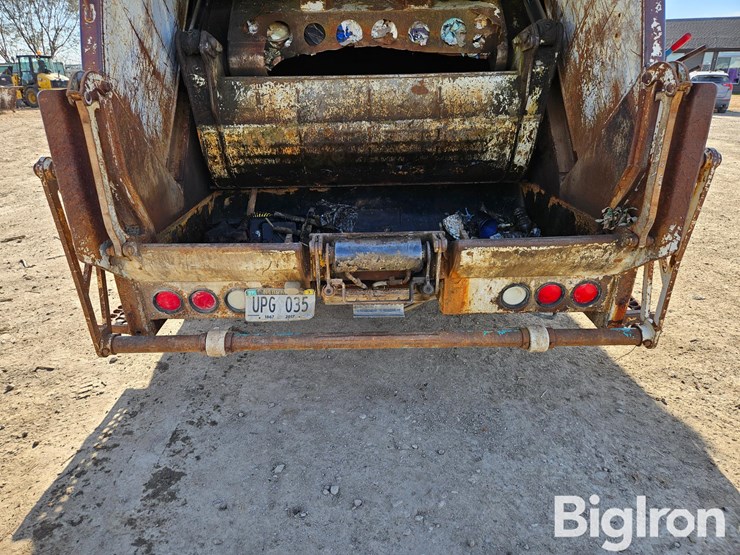 international-4900-image-13