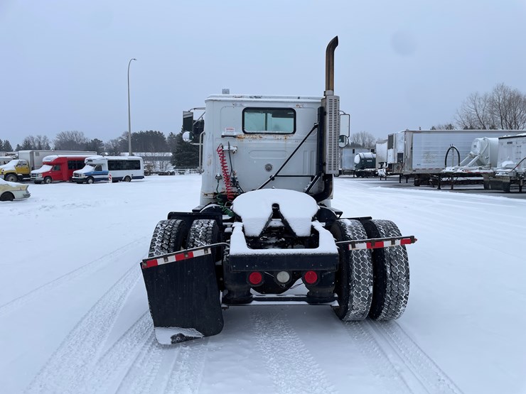 #1161-•-1996-volvo-truck-tractor-(has-mn-title)-image-4