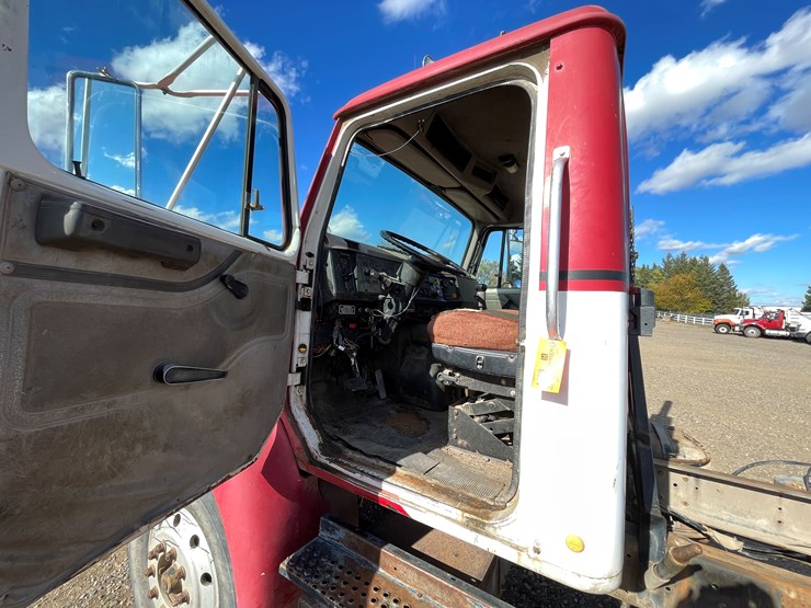 #1108-•-1996-international-cab-and-chassis-(has-mn-title)-image-21