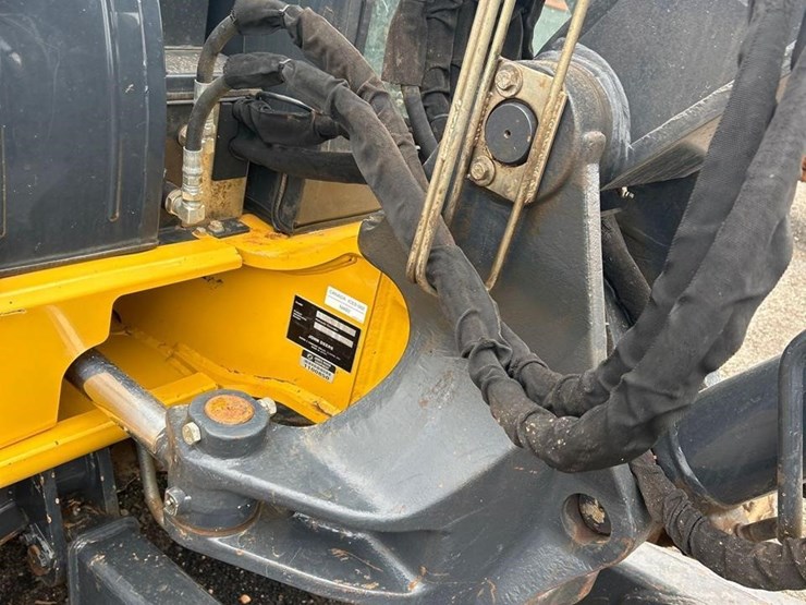 2029-deere-60g-image-13