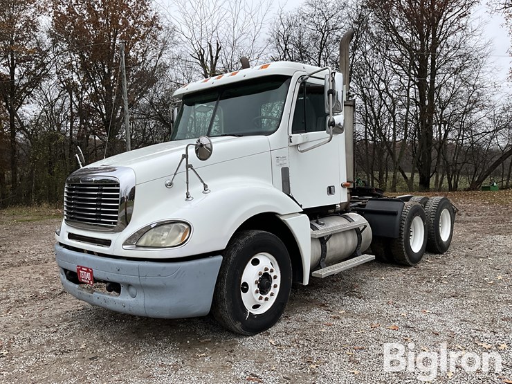 freightliner-columbia-120-image-1