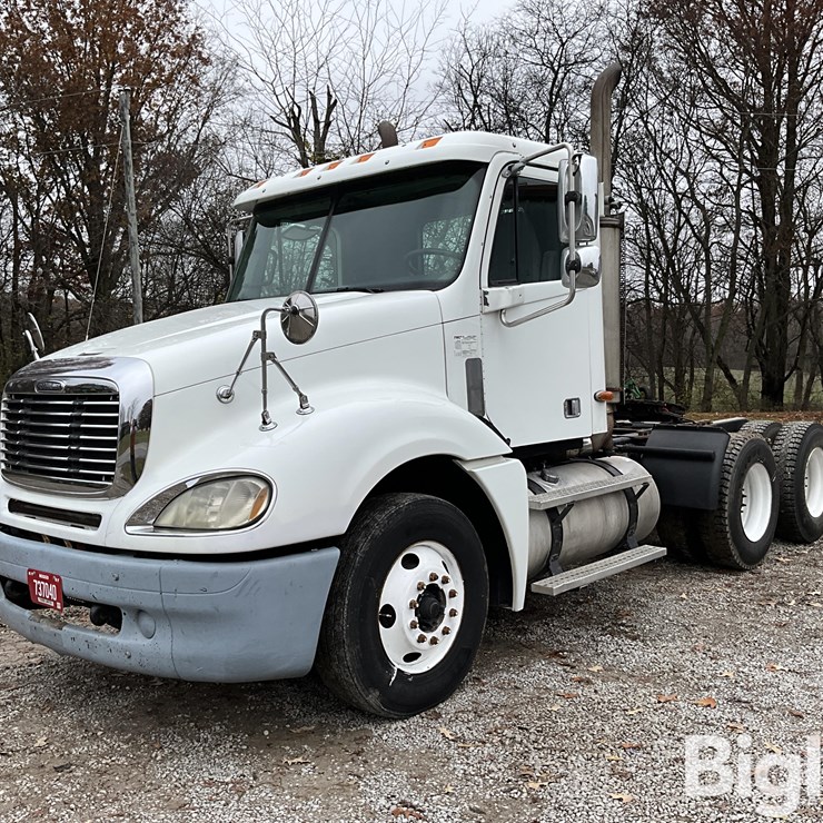FREIGHTLINER COLUMBIA 120