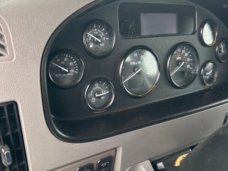 peterbilt-337-image-30