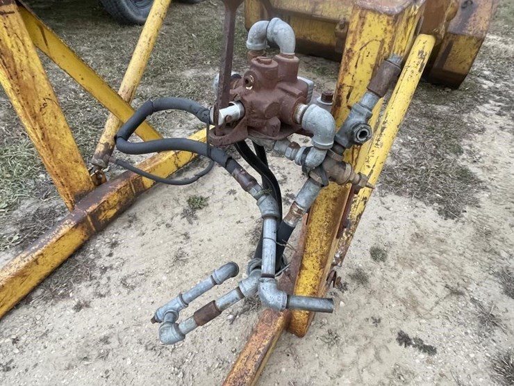 freeman-loader-with-bucket-image-4