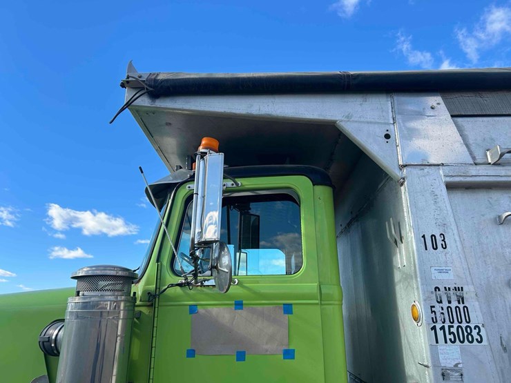 western-star-4964f-image-59