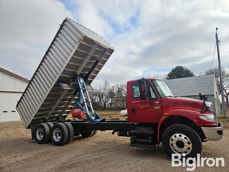 2005-international-durastar-4400-image-11