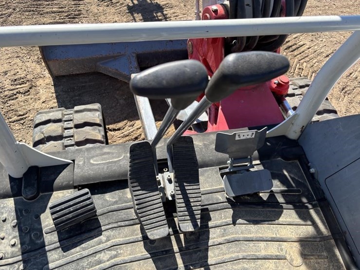 takeuchi-tb240-image-28