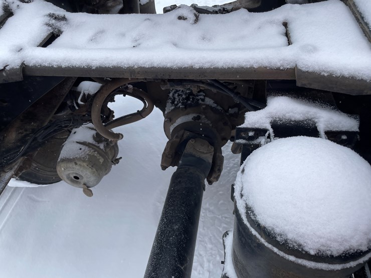 #1161-•-1996-volvo-truck-tractor-(has-mn-title)-image-18