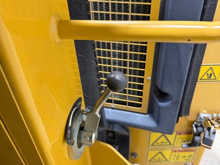 2019-caterpillar-cb1.7-image-24