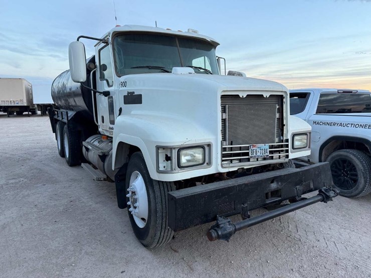 2004-mack-ch613-image-2