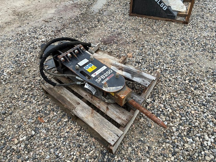 2022-kubota-b26-image-1