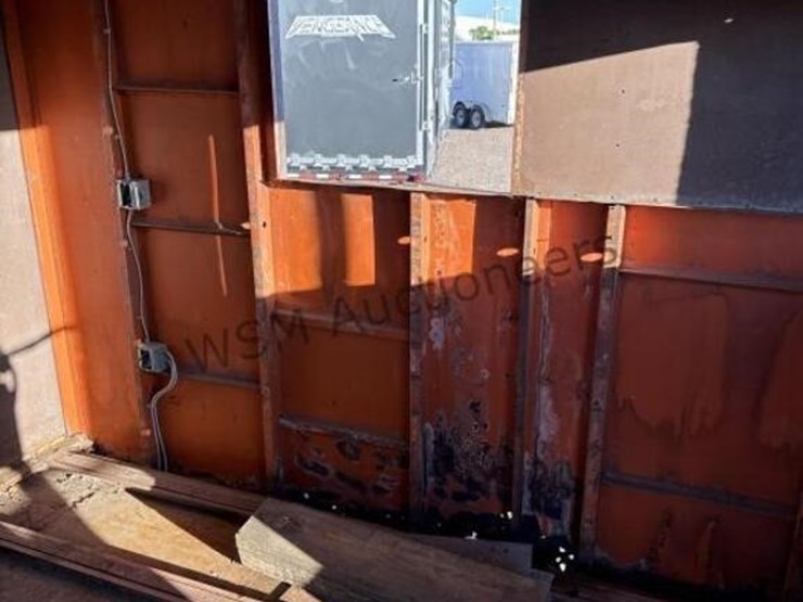 caboose-rail-car-w/-trucks-&-rail-section-image-26