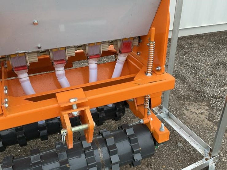 caterpillar-12-image-14