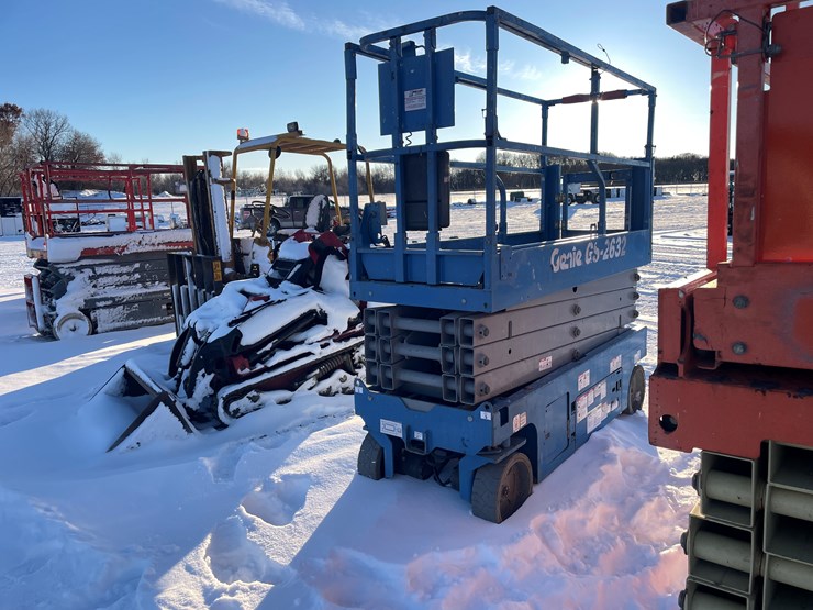 #1004-•-genie-gs2632-scissor-lift-image-4