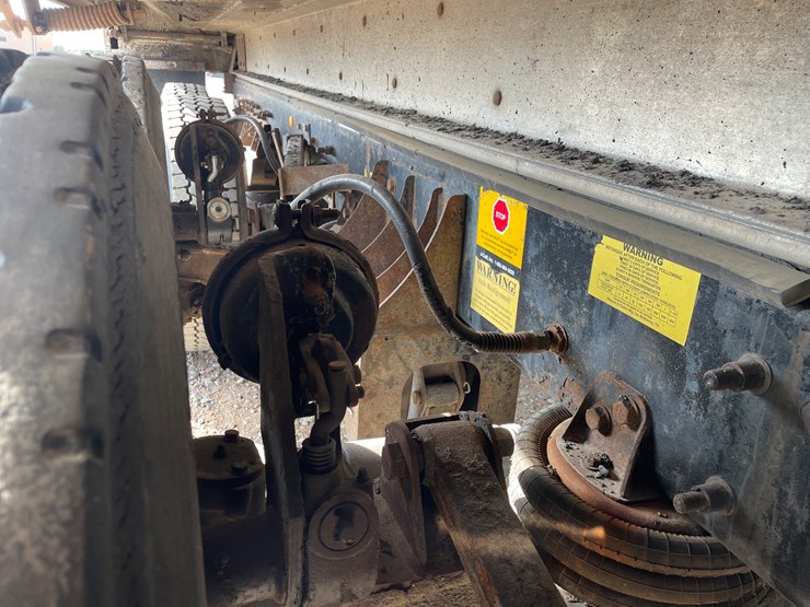 international-7400-image-25