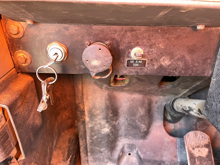 #1110-•-2002-international-5500i-6x4-dump-truck-(has-mn-title)-image-44