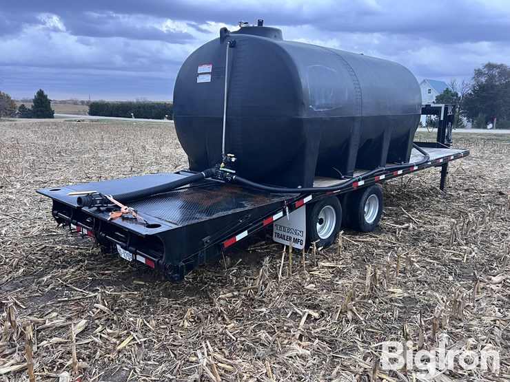 2015-titan-trailer-image-5