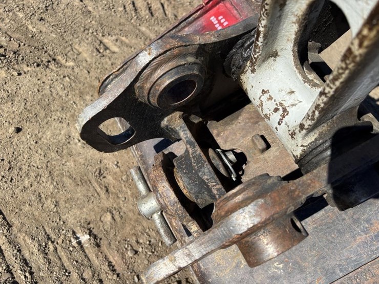 takeuchi-tb240-image-13