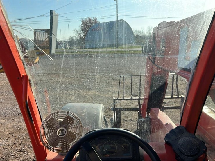 2005-lull-644e-42-image-14