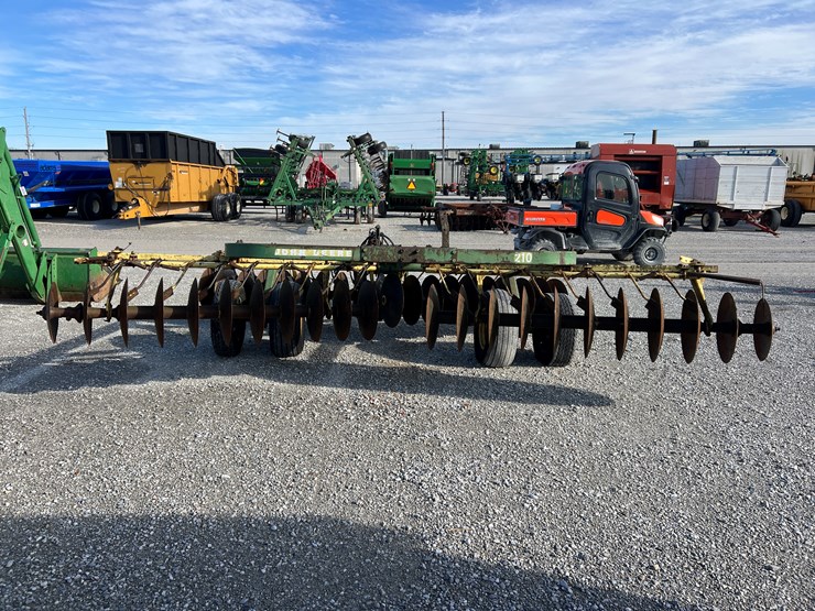 john-deere-210-image-5