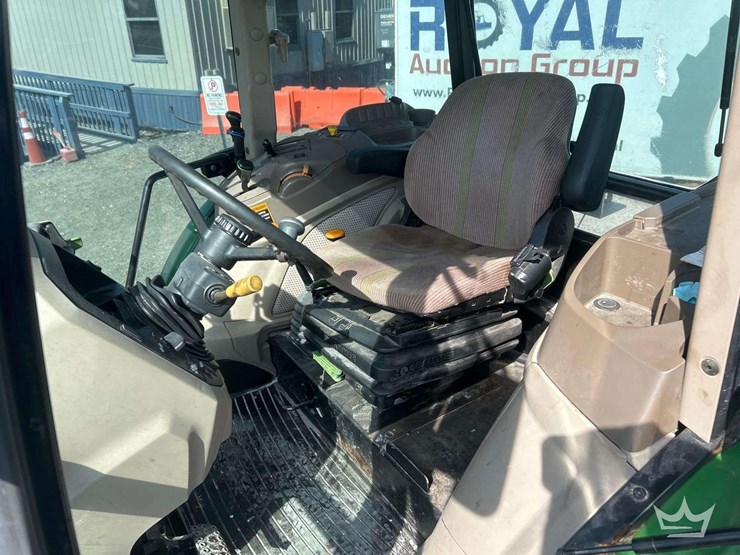 john-deere-6135e-image-10