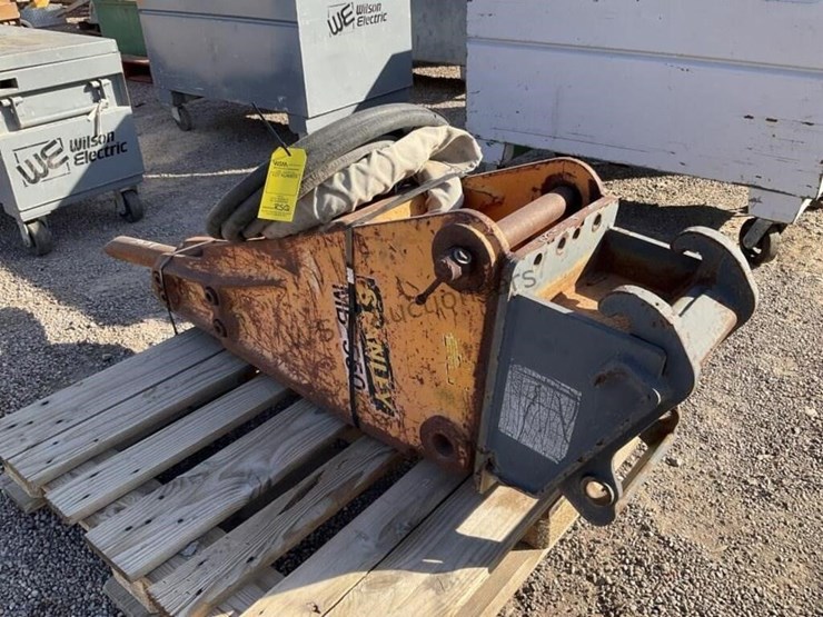 stanley-hydraulic-hammer-for-excavator-image-2