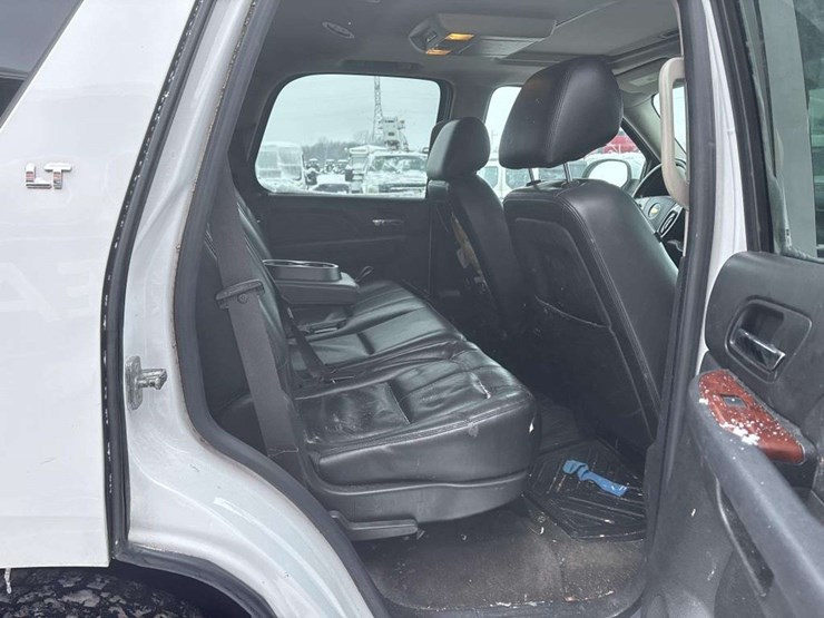 2013-chevrolet-tahoe-image-17