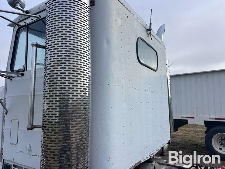 freightliner-flc120-image-8