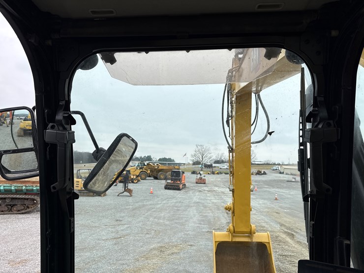 caterpillar-330-image-23