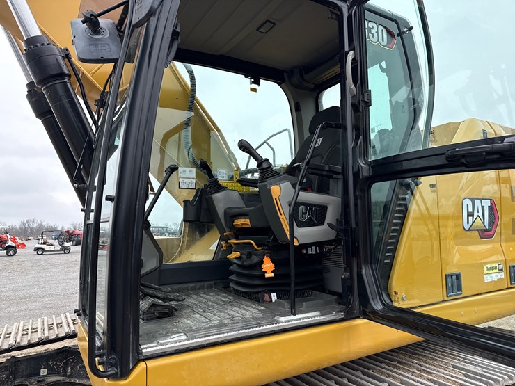 caterpillar-330-image-18