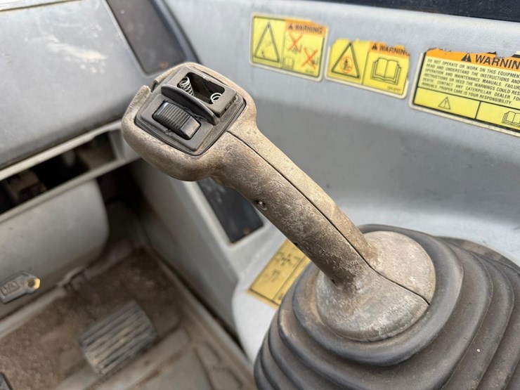 caterpillar-th350b-image-23