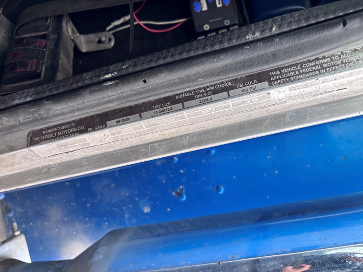 1990-peterbilt-379-image-17