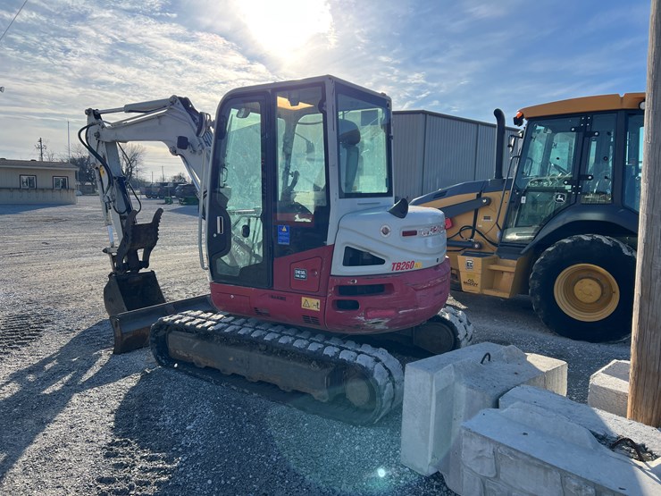 takeuchi-tb260-image-10