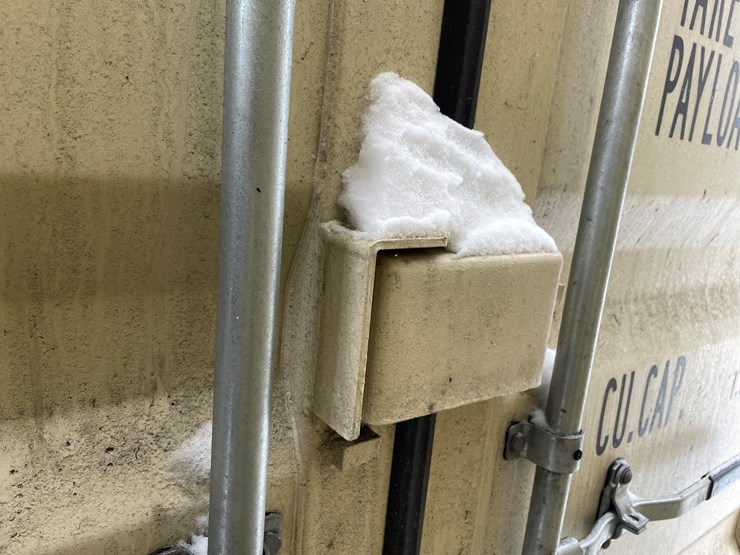 #107-•-20'-shipping-container-image-9