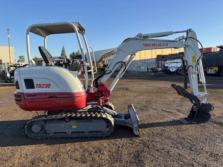 takeuchi-tb230-image-7