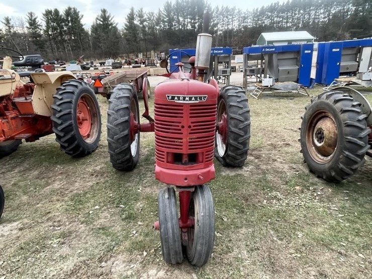 farmall-m-narrow-front-tractor-image-2