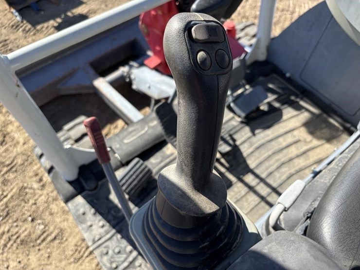 takeuchi-tb240-image-29