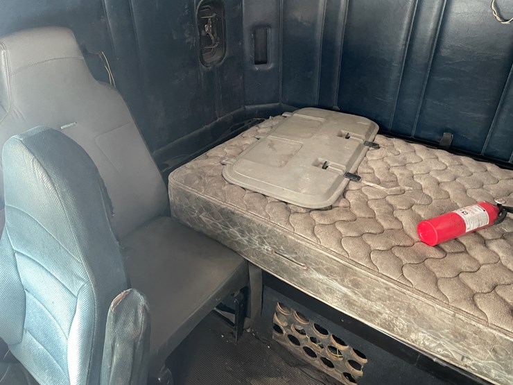 #1154-•-1996-freightliner-truck-tractor-(has-mn-reconstructed-title)-image-41