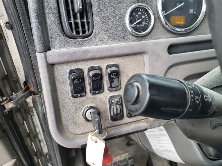 2012-peterbilt-386-image-50