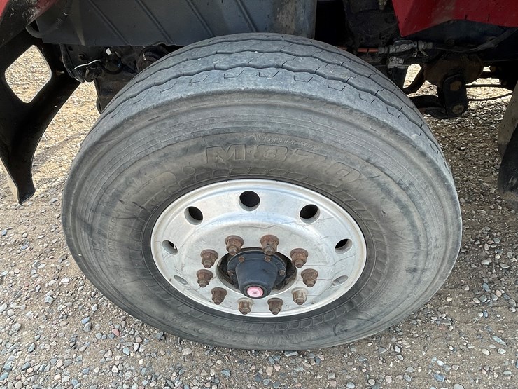 international-7400-image-9